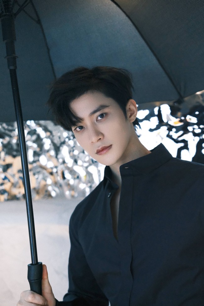 陈牧驰说兄弟抱一下亲一下很正常:我就是要抱着你