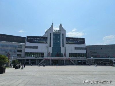 ​商丘南站，京九铁路沿线中的三等火车站，现只停靠普速列车