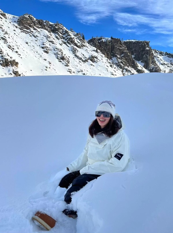 女星杨采钰运动写真，紧身衣凸显健美身段