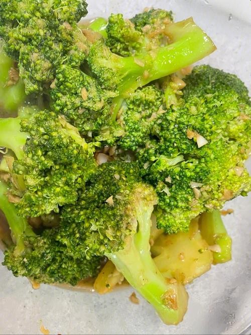 蒜蓉西兰花做法图解（8步做出美味蒜蓉西兰花）