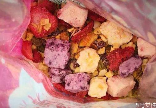 酸奶水果麦片热量高吗 酸奶水果麦片怎么吃