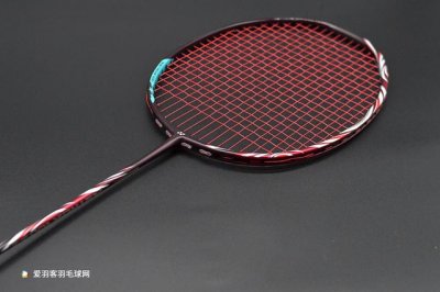 ​尤尼克斯十大经典羽毛球拍（盘点今年5大热门羽毛球拍）