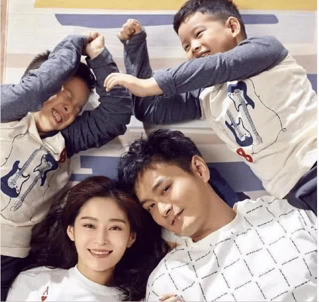 剧中饰母子，戏外却是夫妻，生了两个孩子取名“一模”“一样”