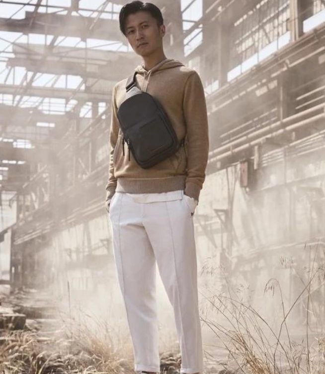 谢霆锋罕拍杂志大片