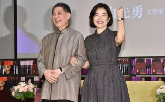 林青霞出席新书发表会 文学家白先勇赞其非常感性(图1) image.png