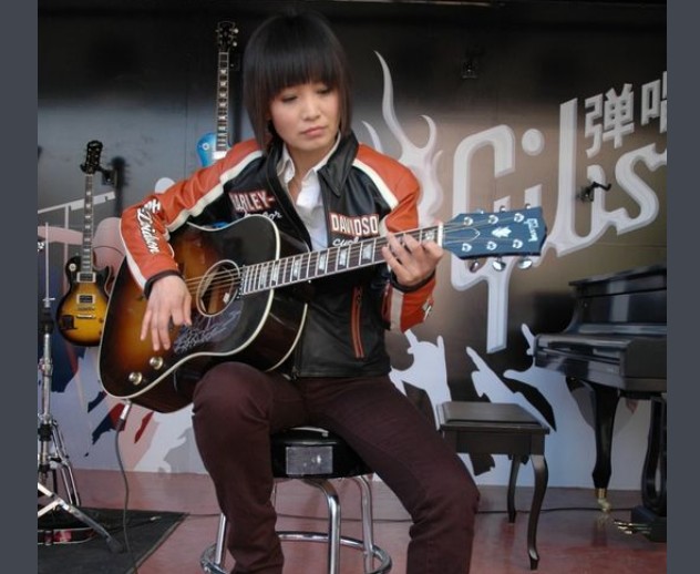 斯琴格日乐和谁结婚了 臧天朔之后斯琴格日乐一直单身