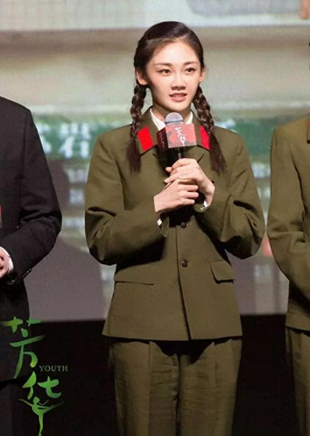 《芳华》女主苗苗,又纯又美!当之无愧的“冯女郎”