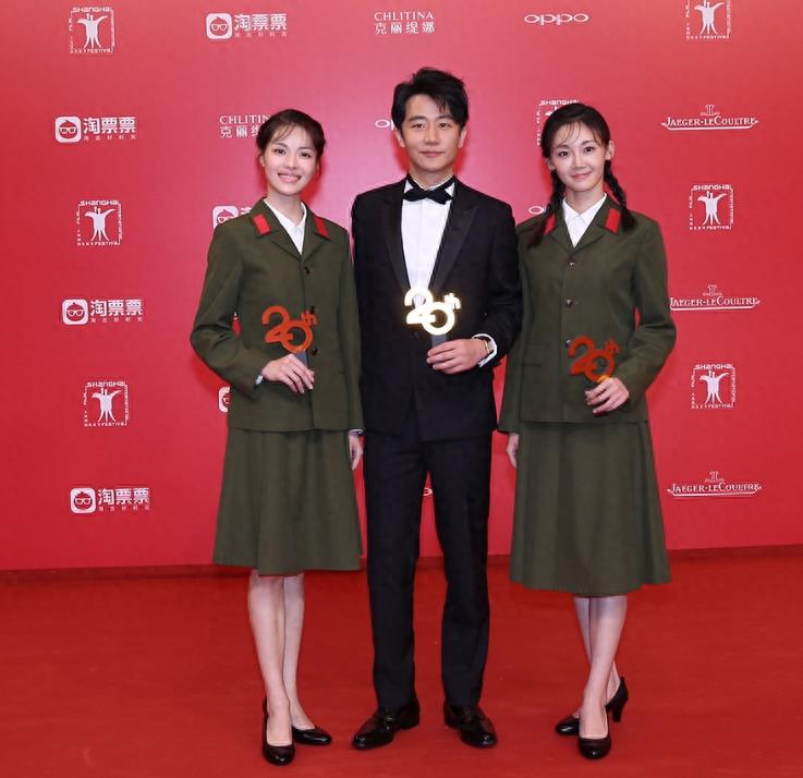 《芳华》女主苗苗,又纯又美!当之无愧的“冯女郎”