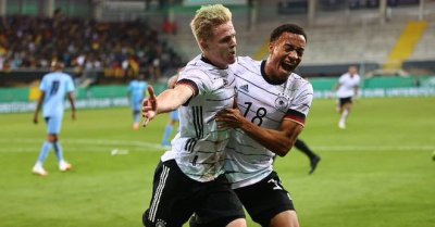 ​误打误撞的4秒！德国3-2超燃绝杀 00后队长疯狂庆祝