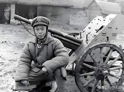 ​他是74军连长，曾在常德和日军激战16天，后因3枚勋章被捕！