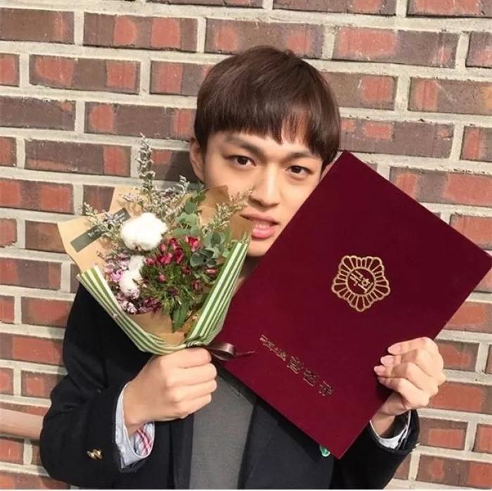 还记得《熔炉》里的小男孩吗，他现在长这样了！