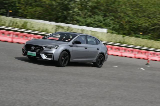 名爵6最低配试驾（名爵6试驾实测6.7秒破百）(25)