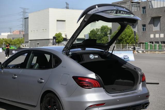 名爵6最低配试驾（名爵6试驾实测6.7秒破百）(9)