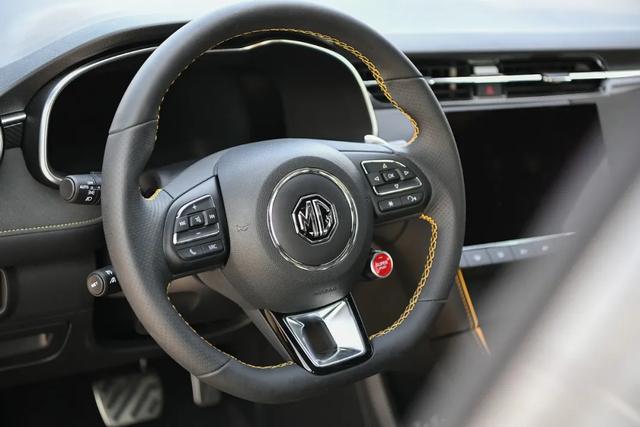 名爵6最低配试驾（名爵6试驾实测6.7秒破百）(12)