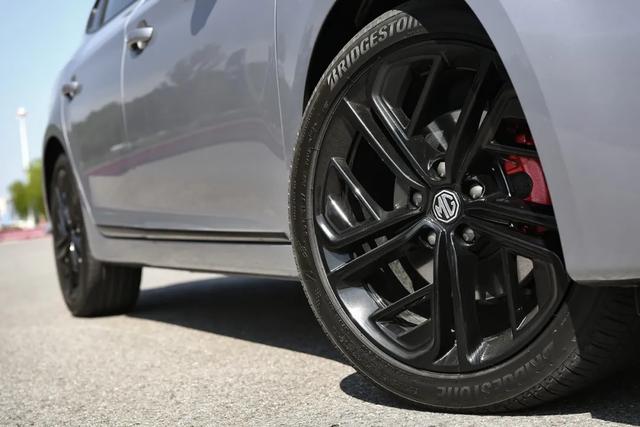 名爵6最低配试驾（名爵6试驾实测6.7秒破百）(6)