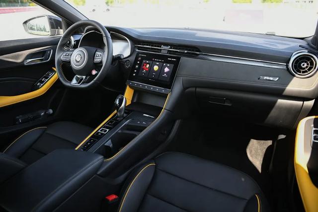 名爵6最低配试驾（名爵6试驾实测6.7秒破百）(10)