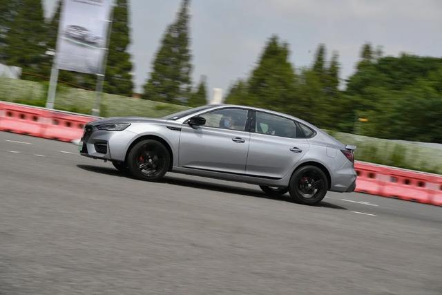 名爵6最低配试驾（名爵6试驾实测6.7秒破百）(26)