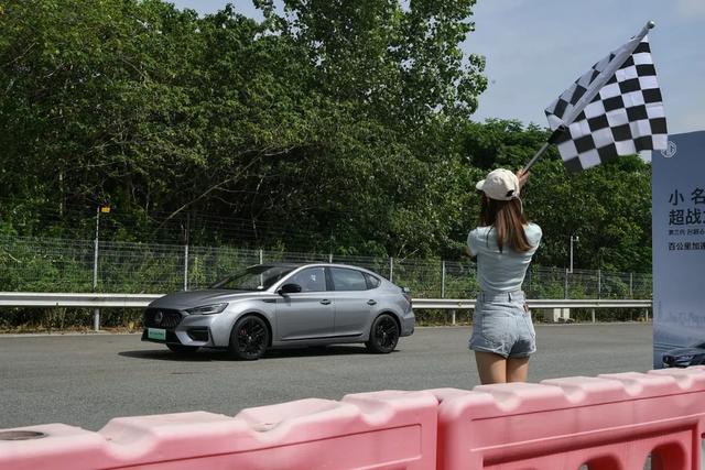 名爵6最低配试驾（名爵6试驾实测6.7秒破百）(23)