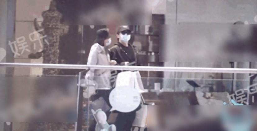 郑恺苗苗晒结婚照宣布结婚:我们结婚啦