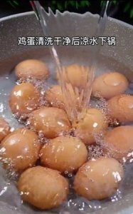 ​茶叶蛋放冰箱捞出还是泡着,茶叶蛋可以放冰箱保存吗