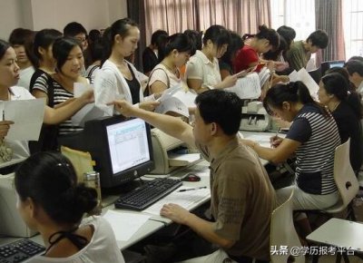 ​大专毕业证怎么弄一个 ！快速拿大专毕业证方法有哪些？