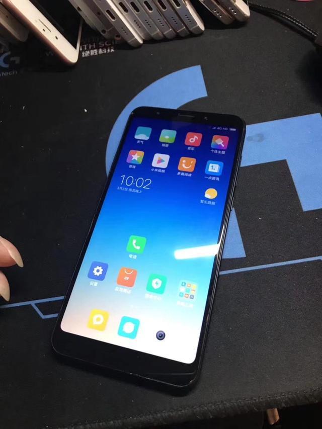 丑陋的全面屏，749元红米5plus开箱评测