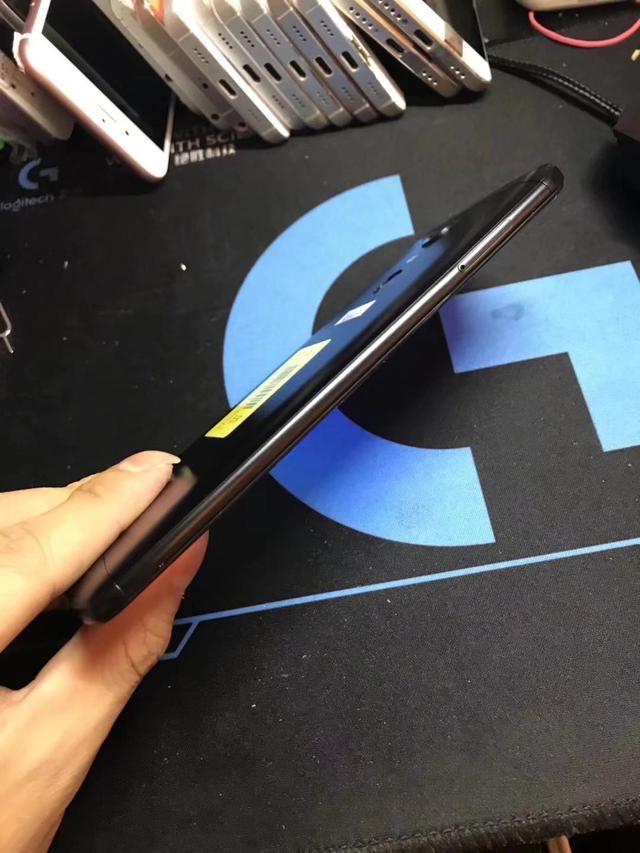 丑陋的全面屏，749元红米5plus开箱评测