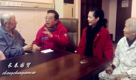 1岁李双江和梦鸽唱《夫妻双双把家还》，配合默契声音铿锵嘹亮