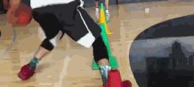 篮球必练运球基本功(5种运球训练帮你解决过不了人)(8)