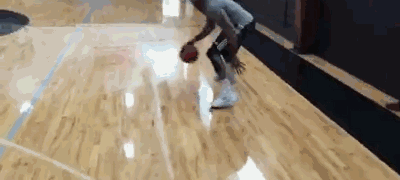 篮球必练运球基本功(5种运球训练帮你解决过不了人)(4)