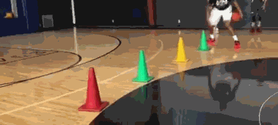 篮球必练运球基本功(5种运球训练帮你解决过不了人)(7)