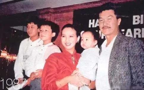 赵雅芝的婚史(女神赵雅芝情史和她背后的4个男人)