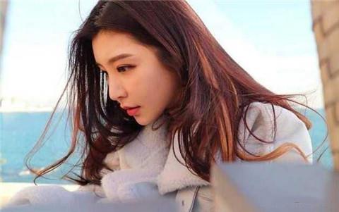 故意说错话开场