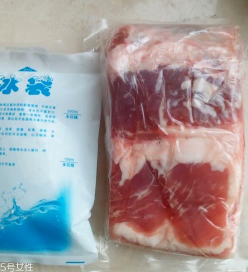 黑猪肉与白猪肉区别 黑猪肉与白猪肉哪个好吃? 黑猪肉与白猪肉区别 黑猪肉与白猪肉哪个好吃?