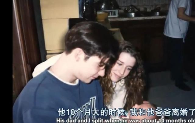 贾斯汀比伯的女朋友有哪些(赛琳娜用8年伴比伯成长)