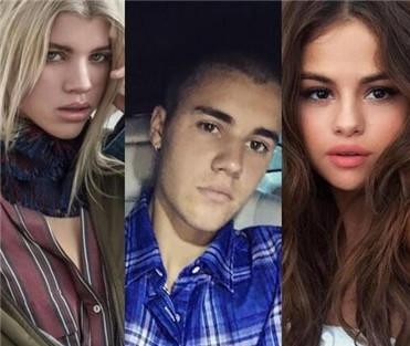 贾斯汀比伯的女朋友有哪些(赛琳娜用8年伴比伯成长)