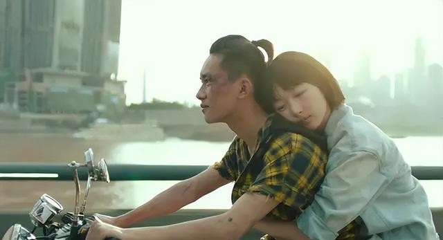 易烊千玺女朋友是谁(易烊千玺周冬雨再登热搜)