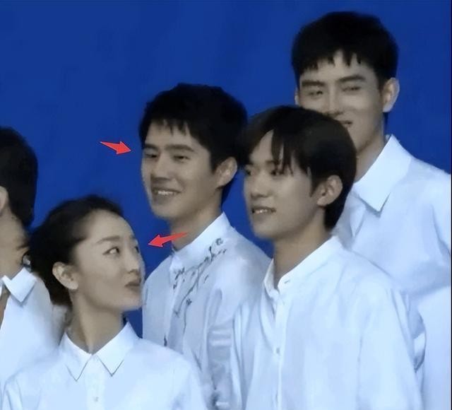 易烊千玺女朋友是谁(易烊千玺周冬雨再登热搜)