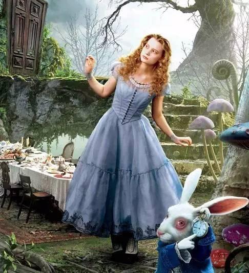 爱丽丝梦游仙境哪个版本好看(集齐三大套路可以召唤出一部爱丽丝梦游仙境)(3)