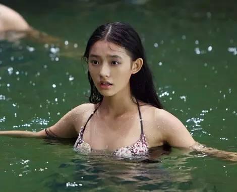 爱丽丝梦游仙境哪个版本好看(集齐三大套路可以召唤出一部爱丽丝梦游仙境)(4)