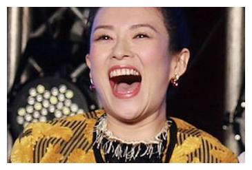 女星好不好看,咧嘴一笑就知道了,郑爽真的好可爱啊!