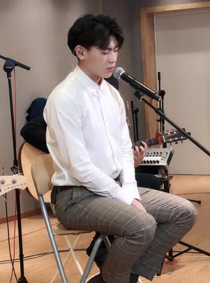 为什么说隔壁老樊抄袭华晨宇 隔壁老樊参加歌手惹争议