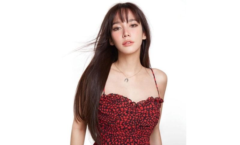 郑爽杨洋台下热聊表情丰富（倾城CP破裂祝友谊长存）