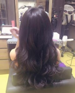 ​发量多自然卷的女生适合什么发型