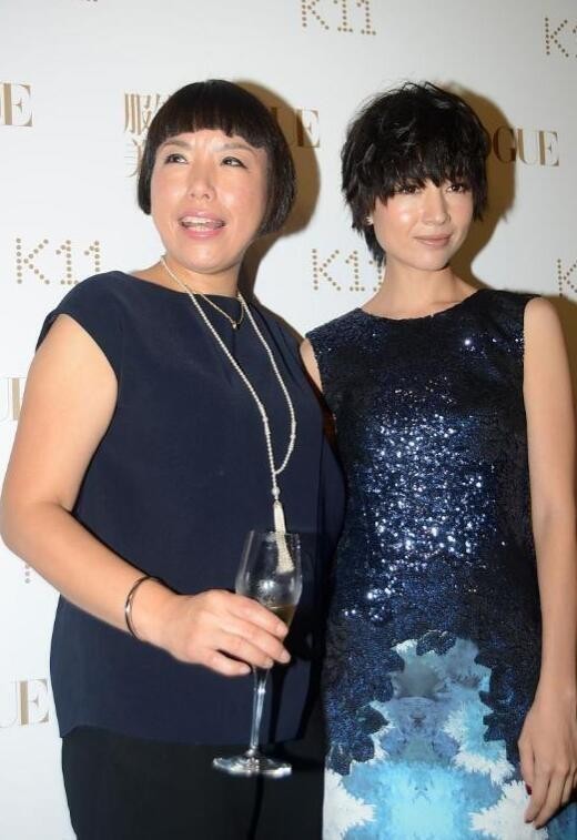 董洁短发发型图片（董洁紧身亮片裙穿不出质感）