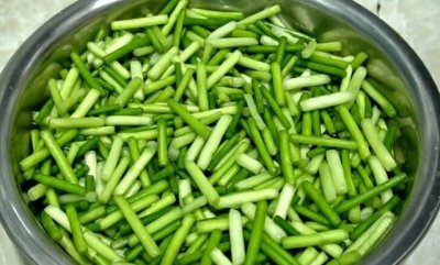 ​蒜苔怎么腌制才好吃，过热水蒜苔怎么腌制才好吃？