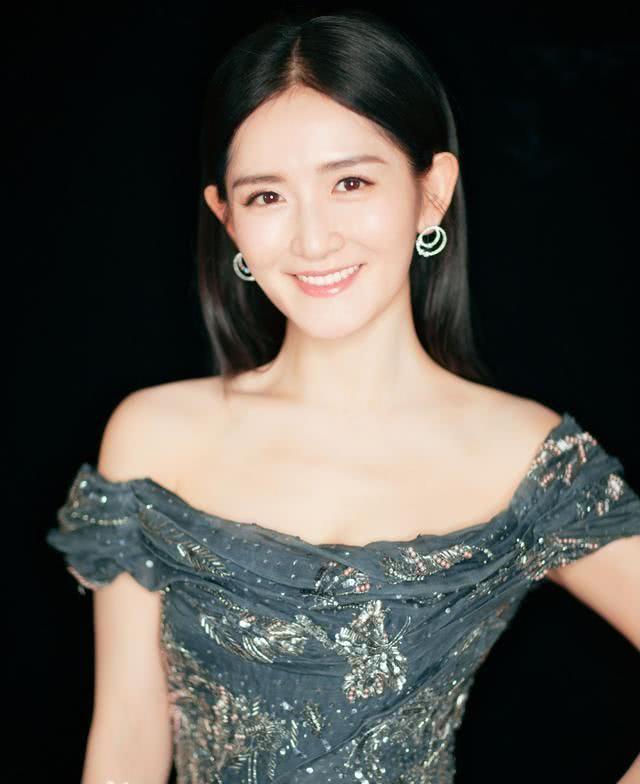 《快乐大本营》5位主持人学历曝光，难怪何老师能力最强