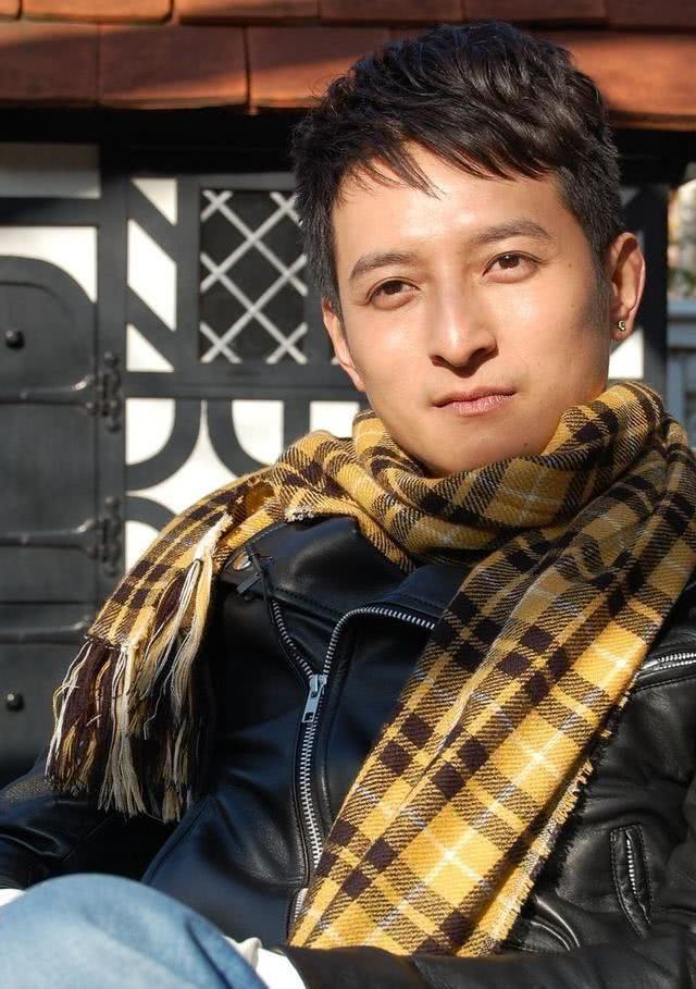 《快乐大本营》5位主持人学历曝光，难怪何老师能力最强