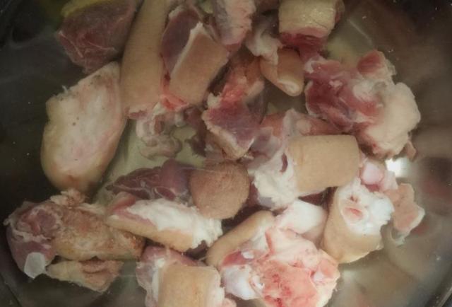 猪脚汤怎么做好吃又香不油腻(猪脚汤最好吃的做法)(3)
