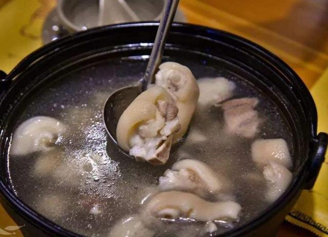 猪脚汤怎么做好吃又香不油腻(猪脚汤最好吃的做法)(1)